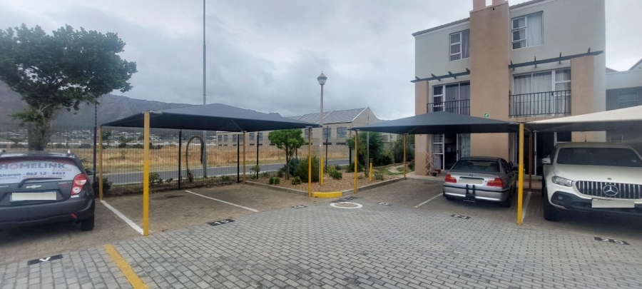 1 Bedroom Property for Sale in Whispering Pines Western Cape